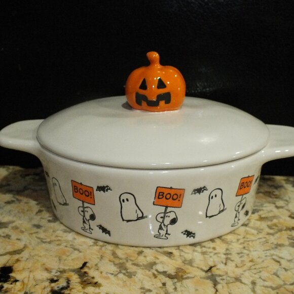 2024 Rae Dunn x Peanuts Snoopy Halloween “Boo” Mini Baking  Dish - Picture 1 of 5